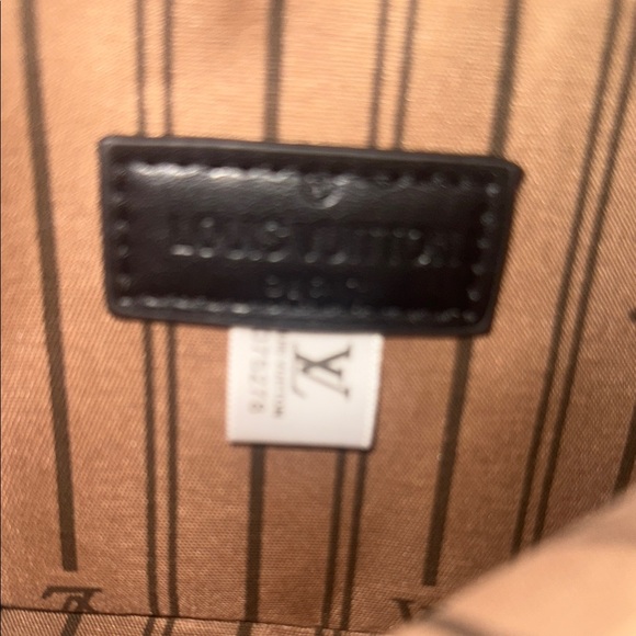 Louis Vuitton Black Monogram Clutch - Picture 7 of 7